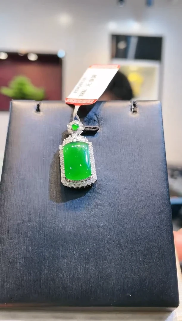 【闪购商品】翡翠颈饰18K金镶嵌A37天然A货翡翠吊坠