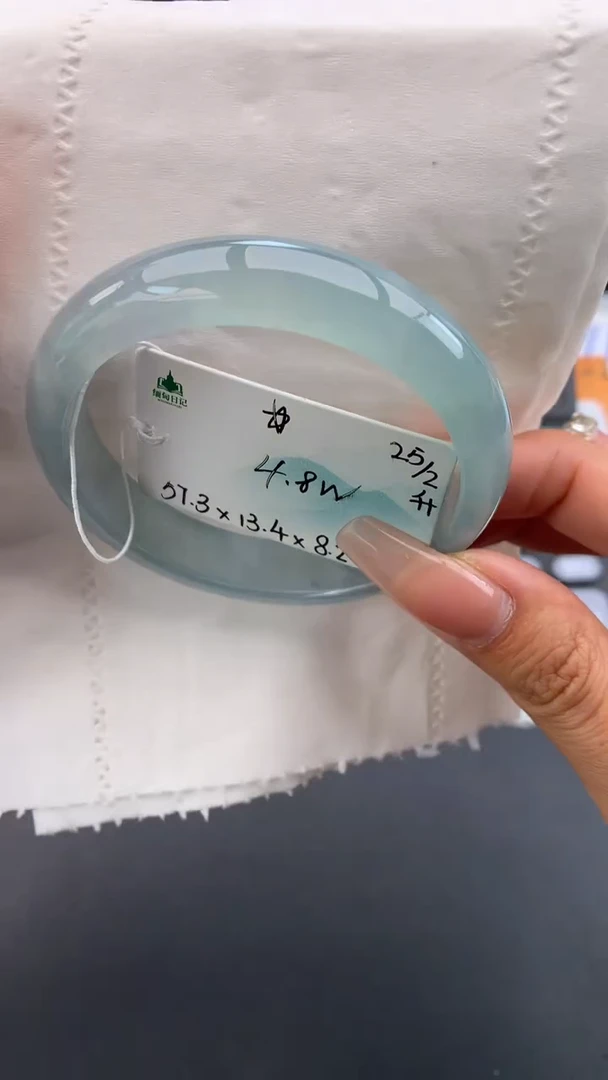 【闪购商品】翡翠手镯未镶嵌女神节#送礼#，下单联系客服核对地址~