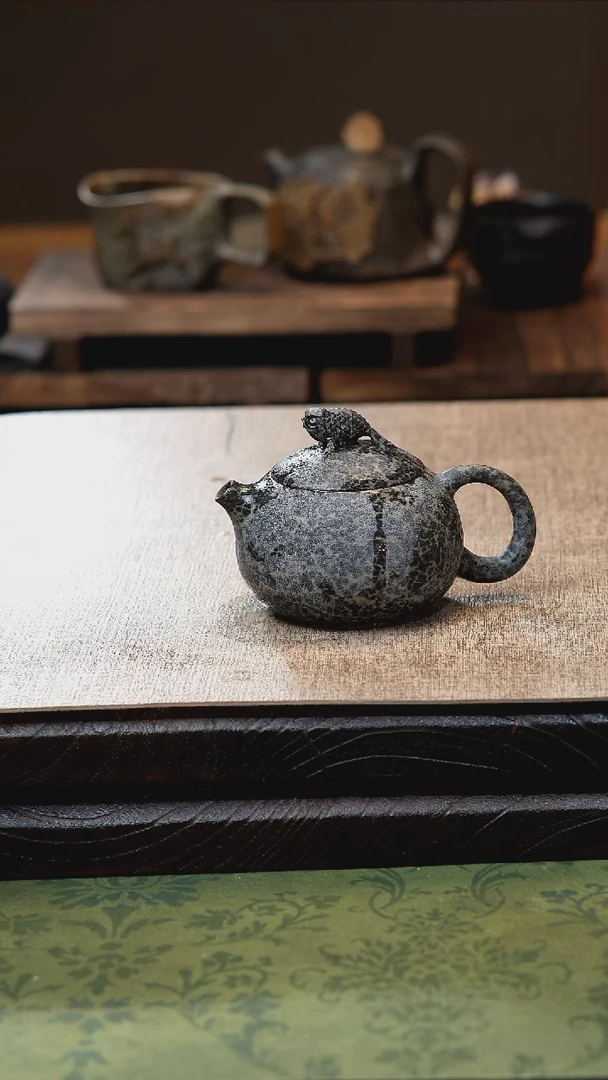 柯荣盛老师作品冰碛岩重工雕刻36孔豹纹金玉满堂壶