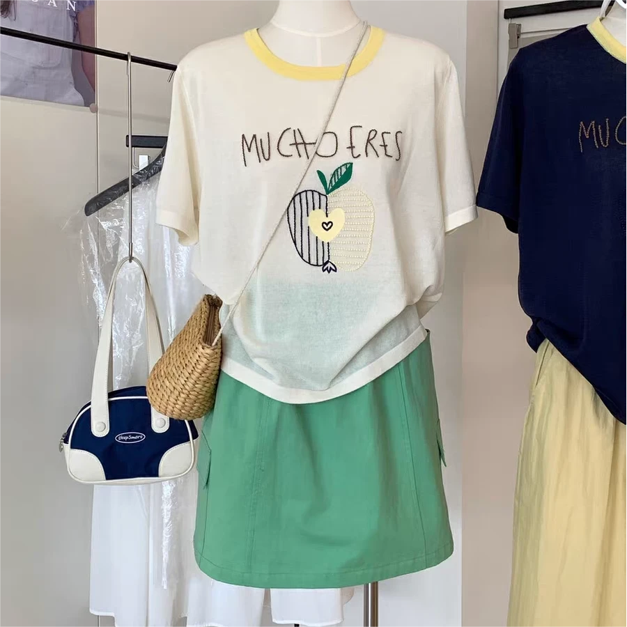 11114钉珠苹果刺绣字母圆领针织衫短袖甜美减龄时尚百搭夏季女