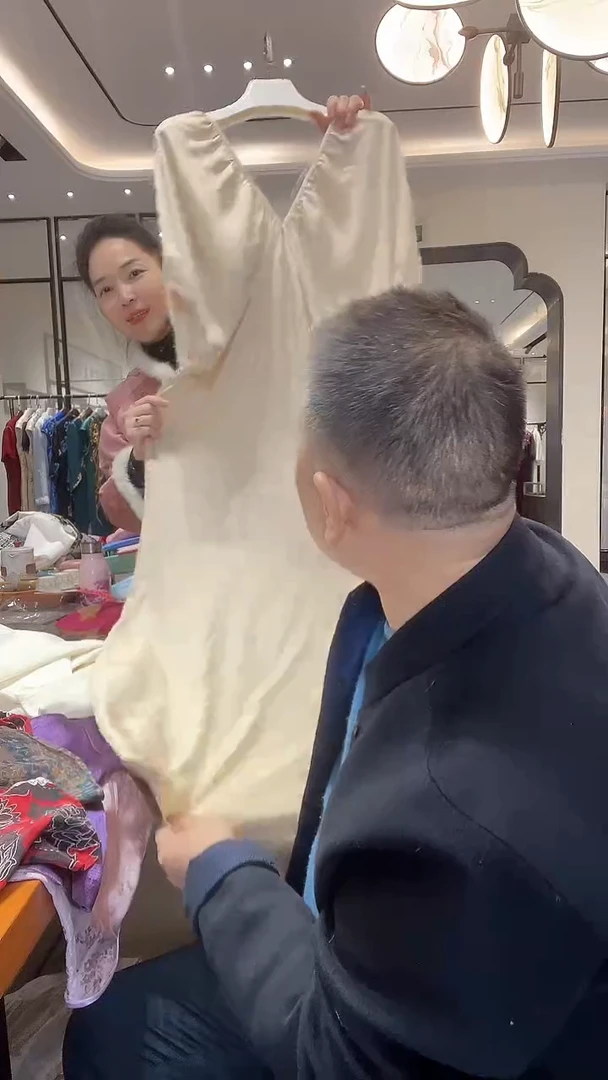 米色裙子 299  m码 105-110