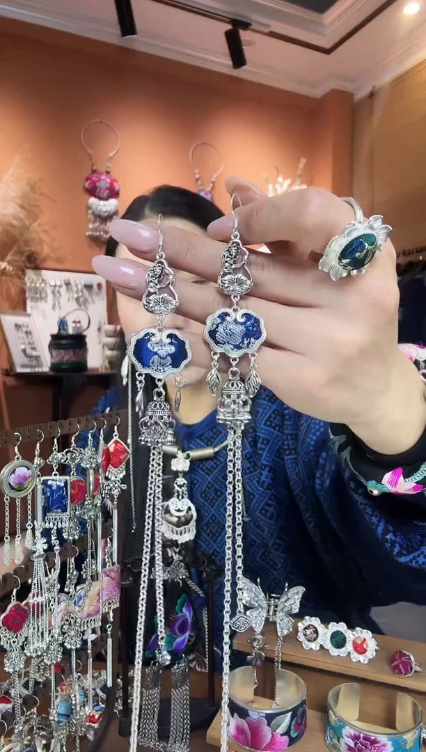 【闪购商品】刺绣纯手工民族风耳环