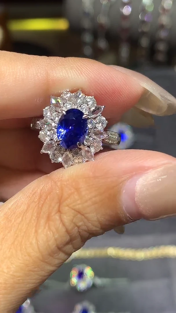 戒指蓝宝石18K金镶嵌1.54ct