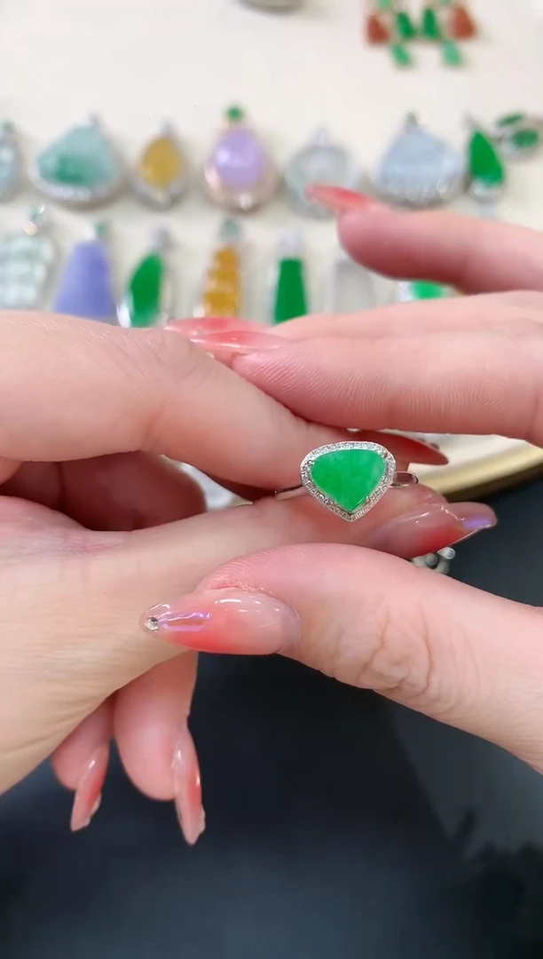 【闪购商品】翡翠戒指18K金镶嵌A710|2800