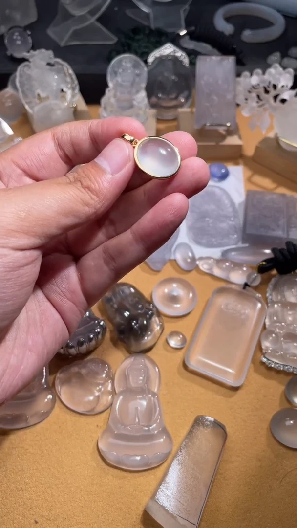 颈饰合金石英质玉吊坠