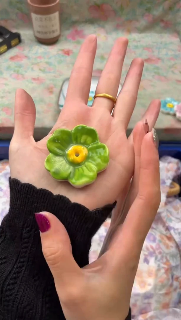 瓷片   绿色香插