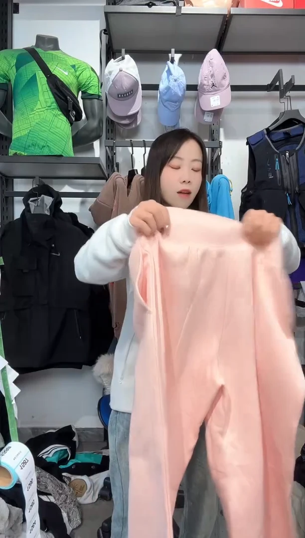 1579 编码 瑕疵款直播间过款为准 尺码    身高  160
