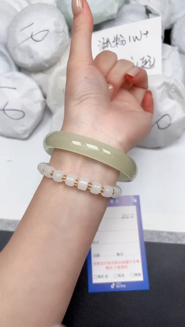 未镶嵌手镯石英质玉340/6364