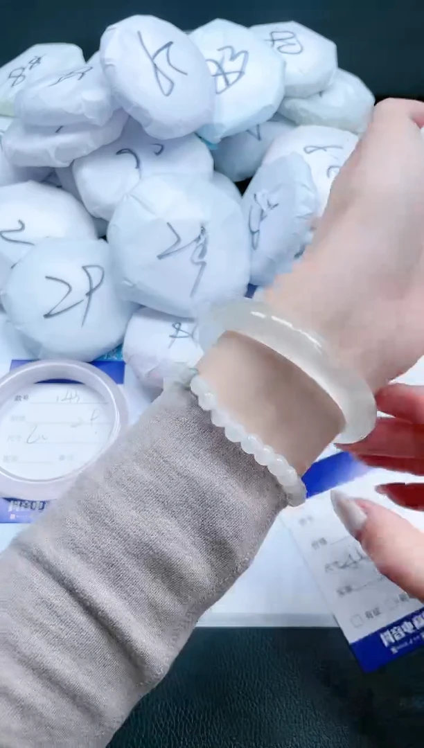 【闪购商品】石英质玉手镯未镶嵌18J144-54