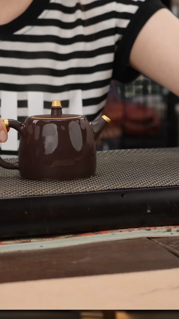 茶壶紫砂四号井茄皮紫泥描金汉铎220cc