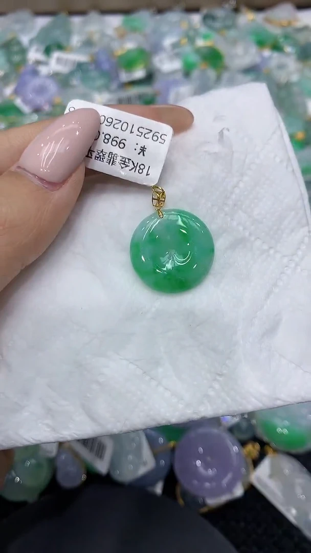 颈饰18K金镶嵌翡翠111111111111