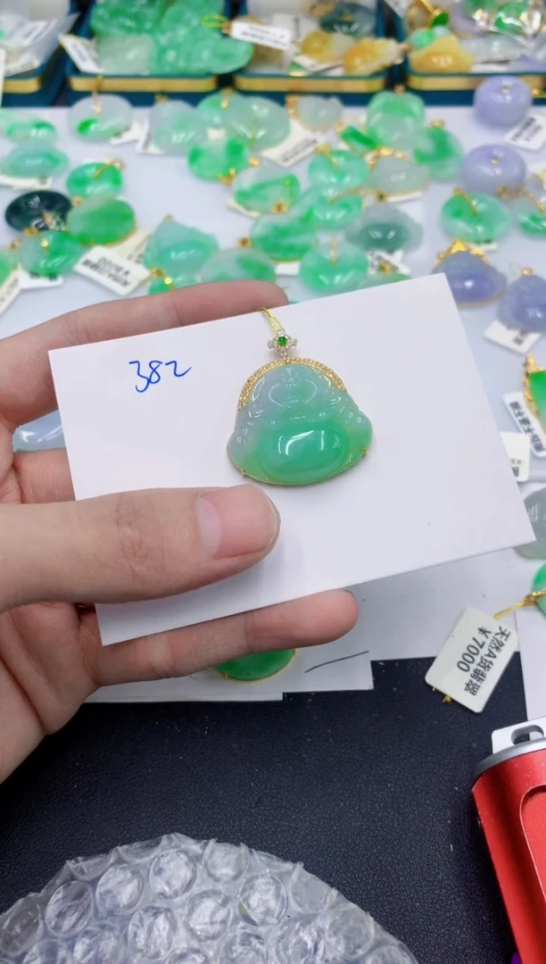 颈饰18K金镶嵌翡翠小*111111
