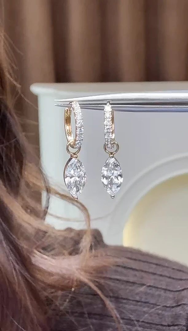 18K金镶嵌实验室培育钻石耳饰18k金k黄1卡马眼耳圈