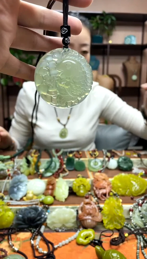 未镶嵌岫玉吊坠·