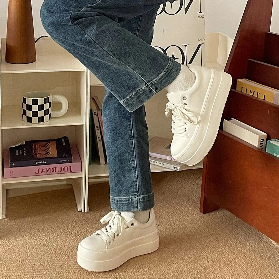 厚底大头系带小白鞋女2025春季新款百搭增高休闲板鞋面包鞋单鞋