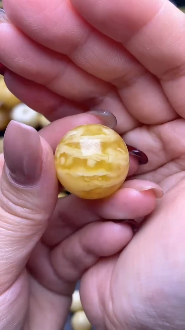 【闪购商品】琥珀裸石未镶嵌月.14