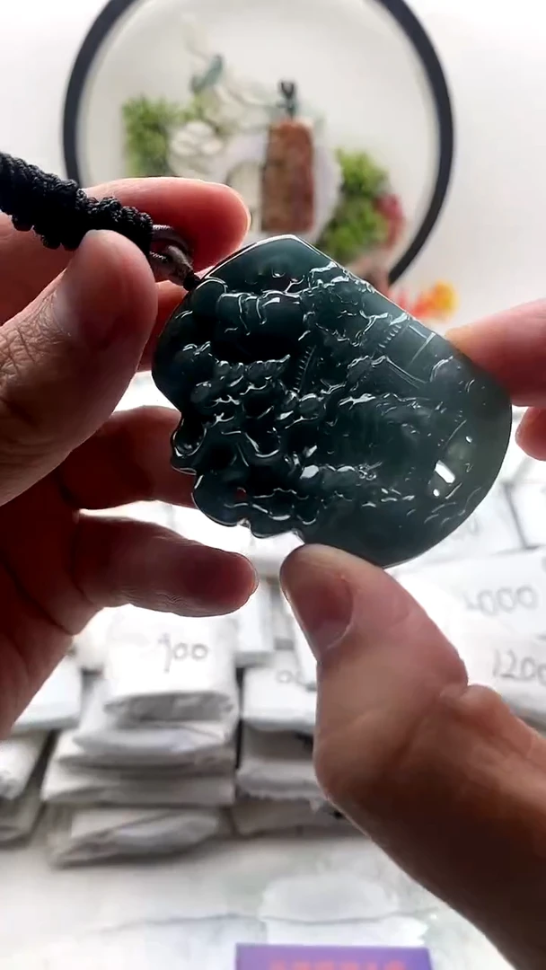 颈饰未镶嵌翡翠山水牌