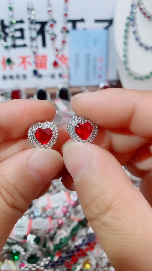 未镶嵌耳饰红宝石