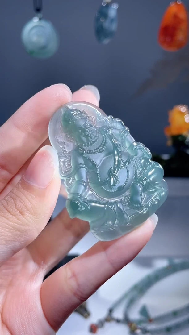 翡翠未镶嵌颈饰黄财神