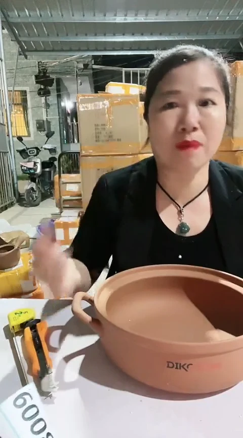 明显瑕疵不圆紫砂送盖子