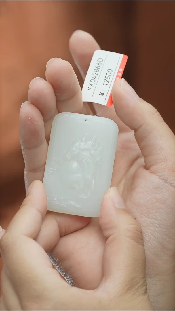 和田玉未镶嵌颈饰吊坠