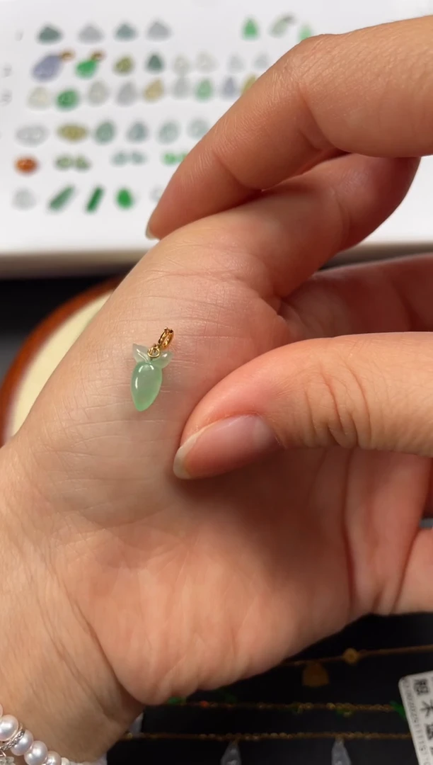 吊坠(不含链)18K金镶嵌翡翠一个JK201
