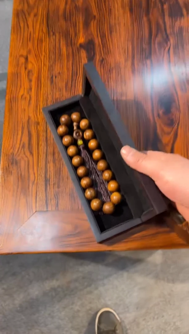 【闪购商品】花梨木类木雕大串一个