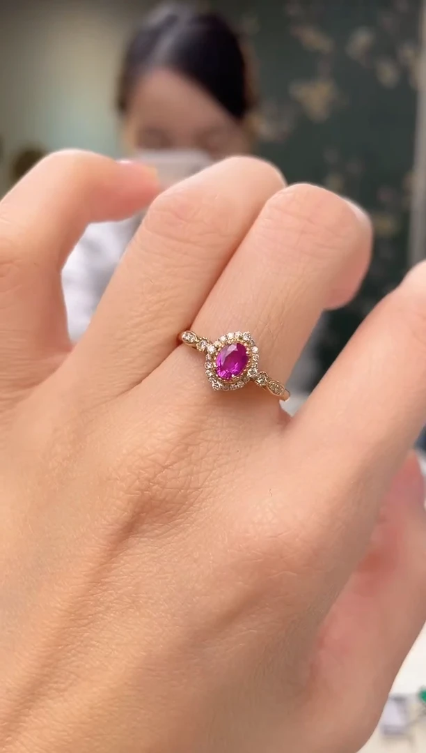 戒指彩色蓝宝石18K金镶嵌主石：0.35ct