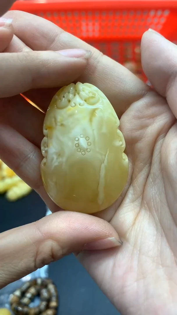 未镶嵌琥珀珠宝奇石442