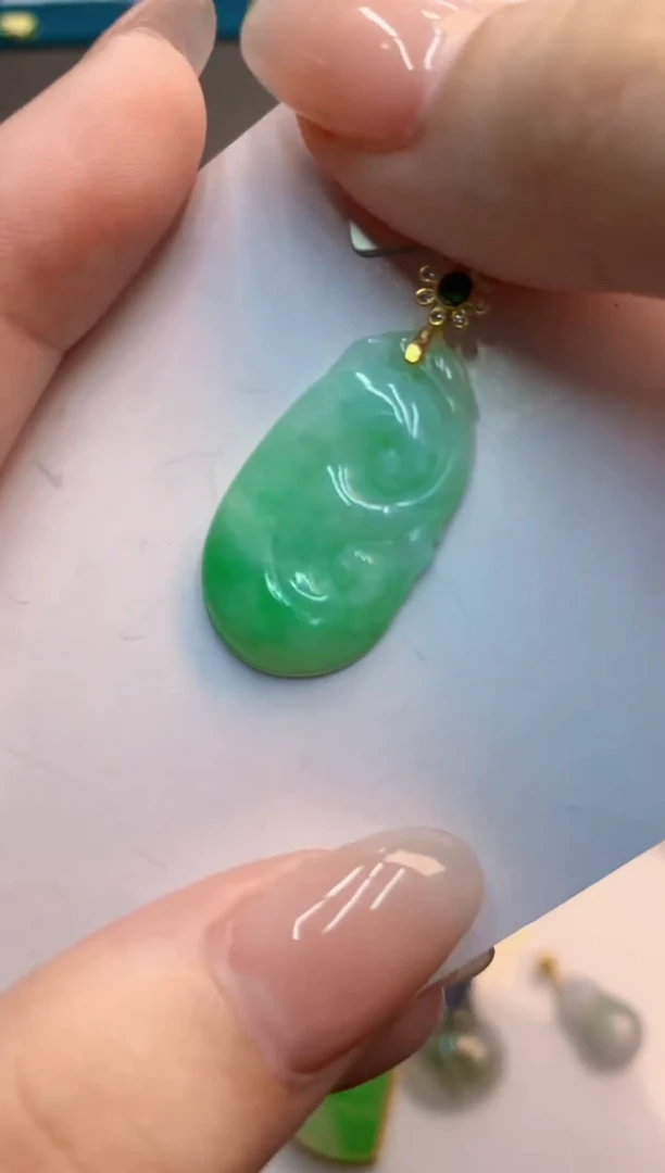 翡翠未镶嵌吊坠(不含链)1