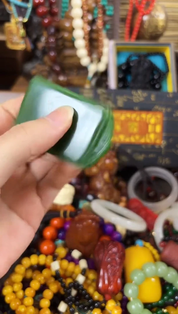 和田玉未镶嵌颈饰..................