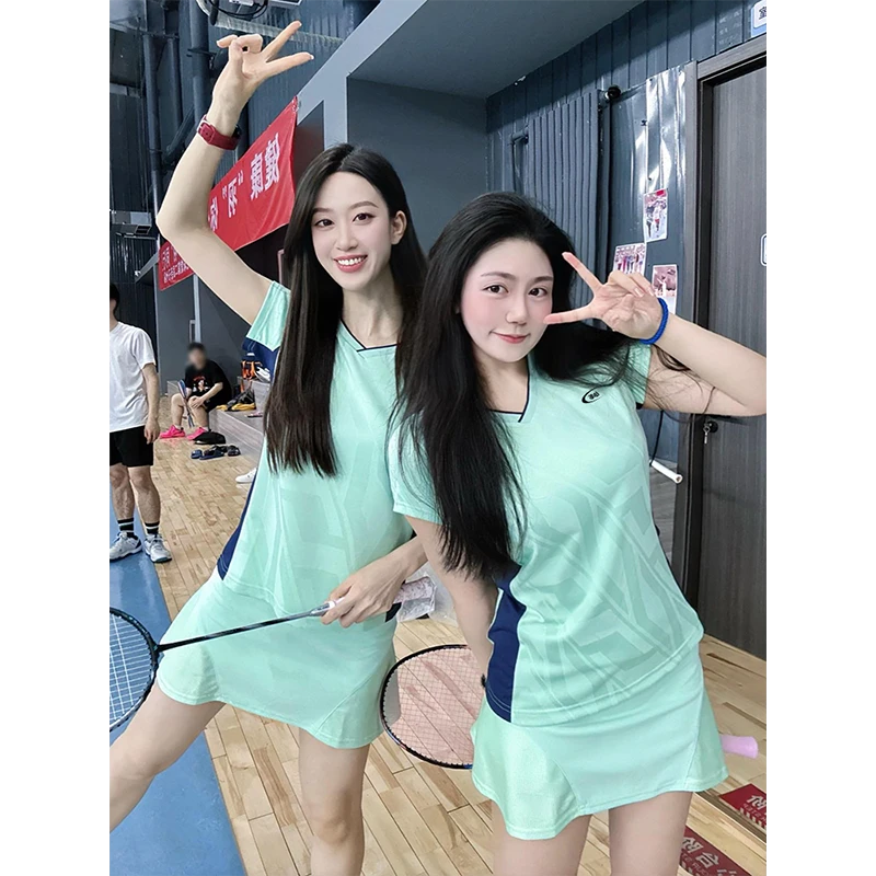 临典绿色羽毛球服套装女2025夏季新款运动速干透气跑步健身大赛服