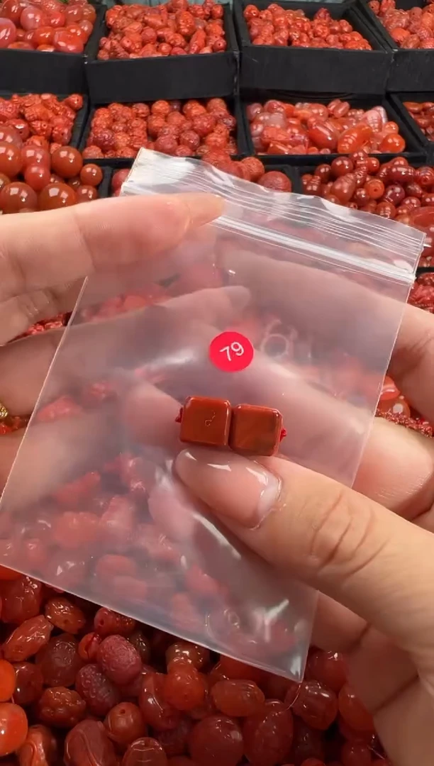 南红玛瑙未镶嵌颈饰1