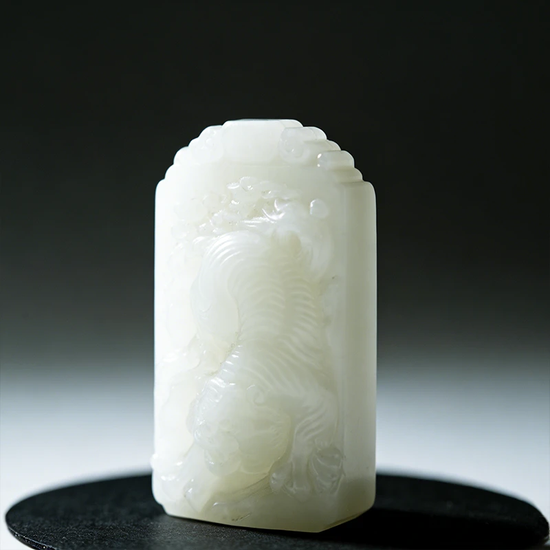 lot6 和田玉白玉猛虎下山/M51224-564651 保利山东