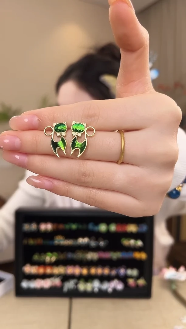 刺绣小猫咪虫虫耳钉