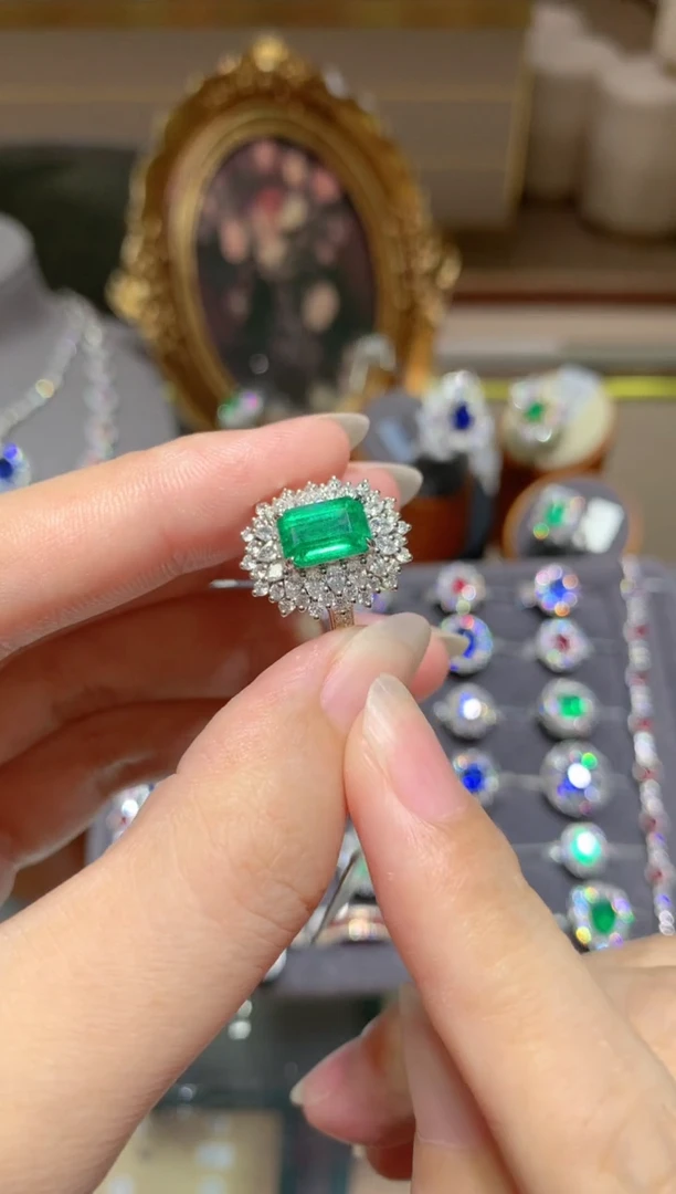 祖母绿戒指18K金镶嵌2.0CT