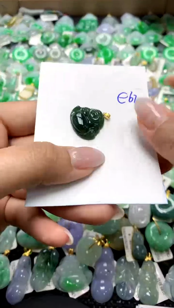 翡翠18K金镶嵌颈饰1111111111111111