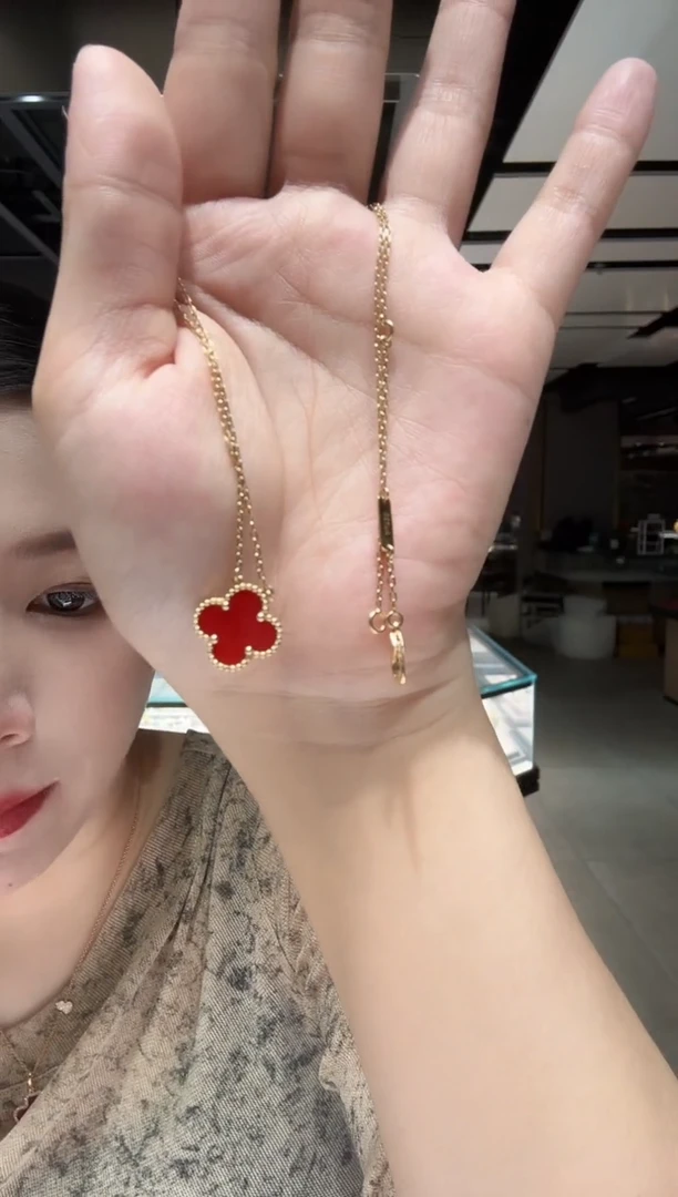 18K金镶嵌项链玛瑙/玉髓项链