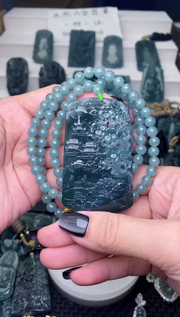 颈饰未镶嵌翡翠