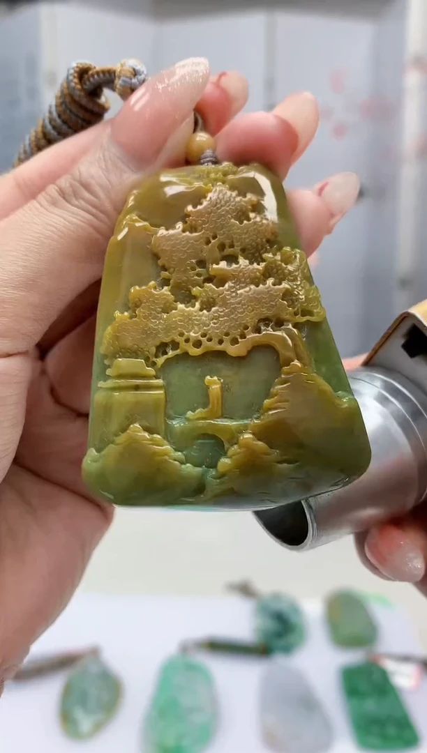 【闪购商品】定制翡翠未镶嵌4852MM-毛货挂件47