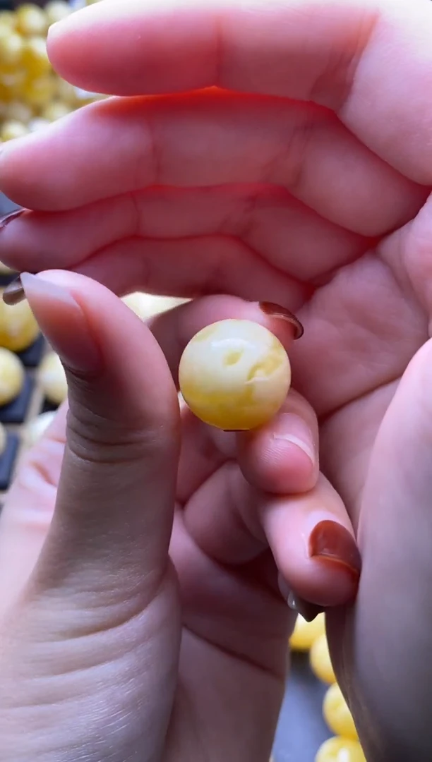 【闪购商品】琥珀裸石未镶嵌大小姐珠宝18