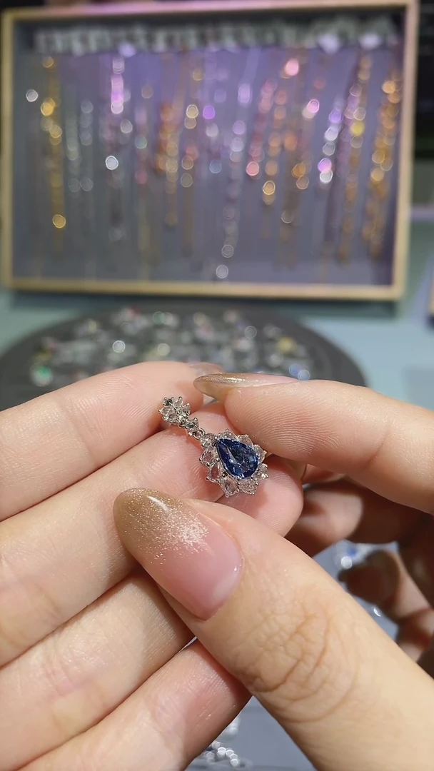 【闪购商品】蓝宝石颈饰18K金镶嵌吊坠