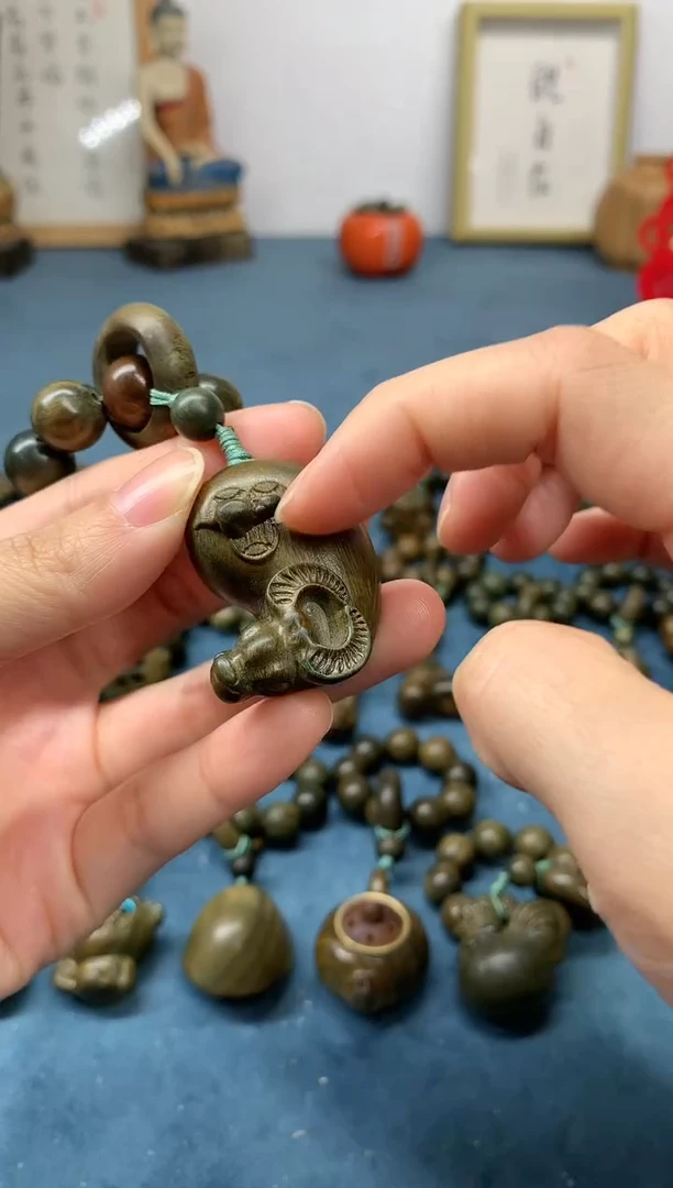 【闪购商品】维腊木（绿檀）把件数你牛 盘玩件
