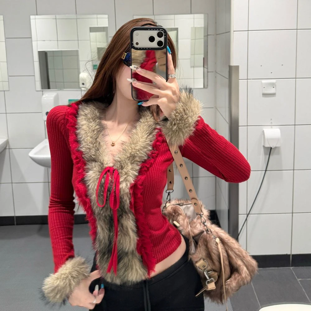 2025秋冬新款圣诞风红色羊绒条t恤收腰设计感毛领修身打底上衣女