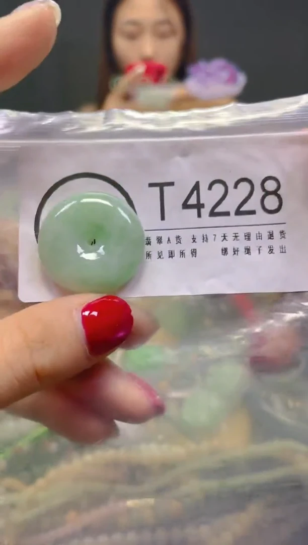 颈饰未镶嵌翡翠/T/翡翠A货，一件也是批发价