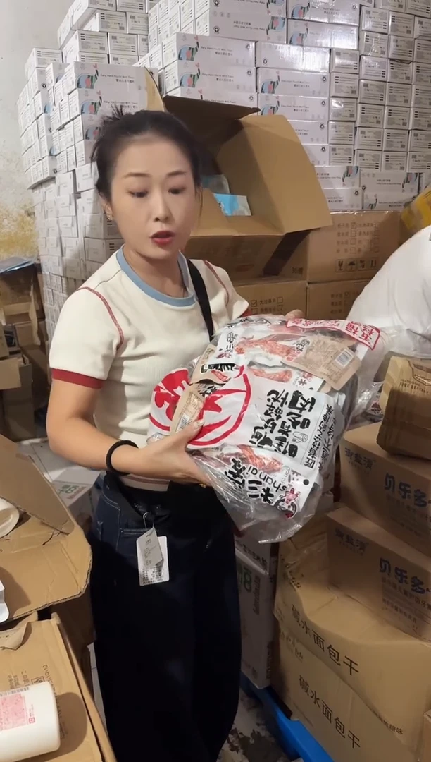 PU上车啦 宝宝们抓紧时间去链接拍吧发一包鸭脖