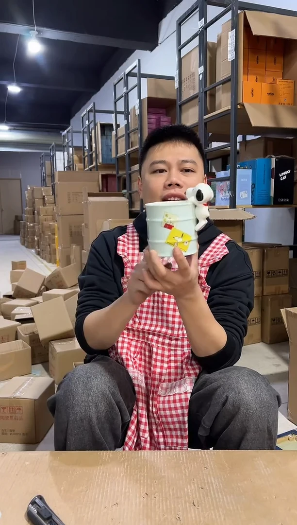 【闪购商品】杯史努比油桶笔筒