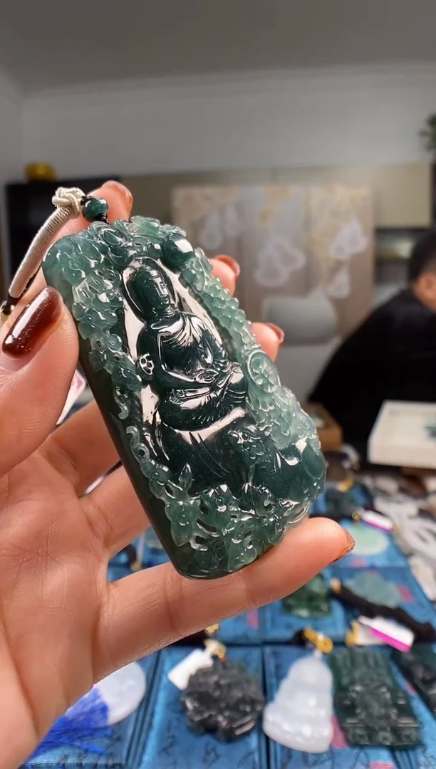 颈饰未镶嵌翡翠多样性发其一