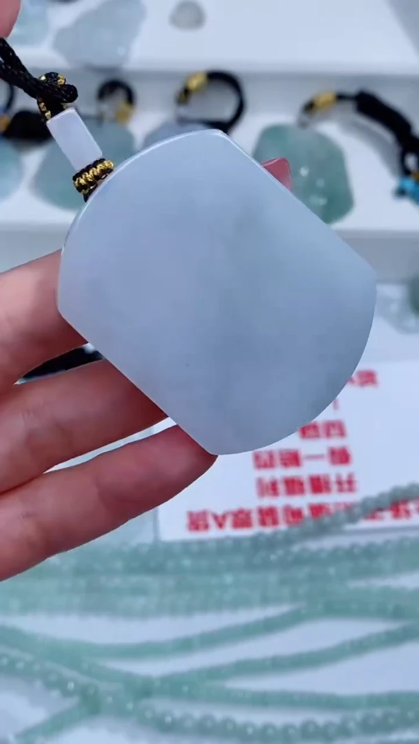 翡翠未镶嵌颈饰吊坠