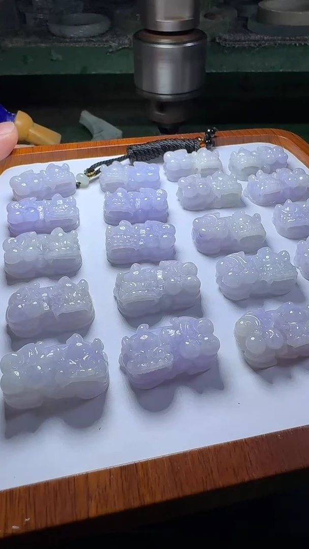 翡翠未镶嵌颈饰貔貅多样性发一件